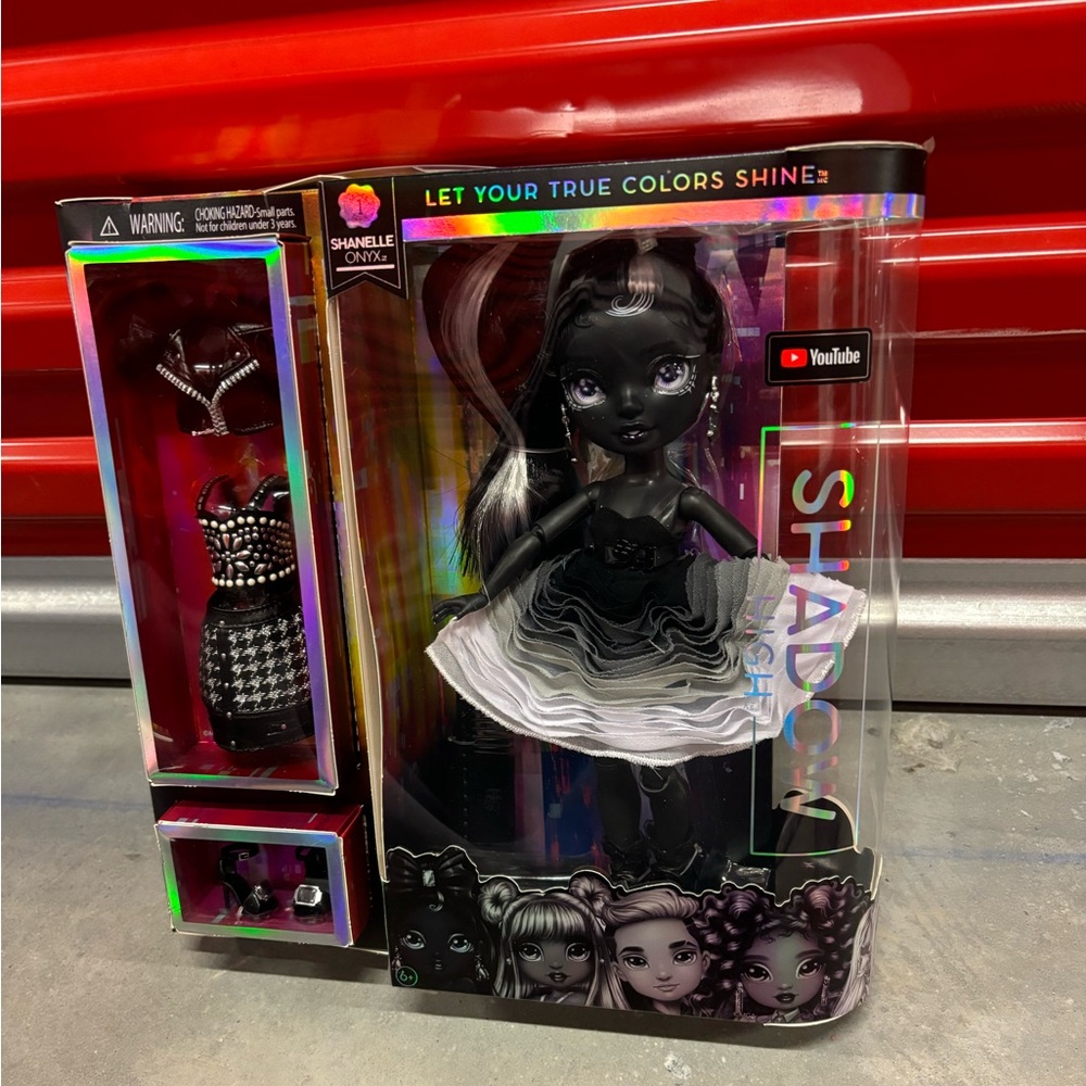 MGA Entertainment Shadow High Series 1 - Shanelle Onyx